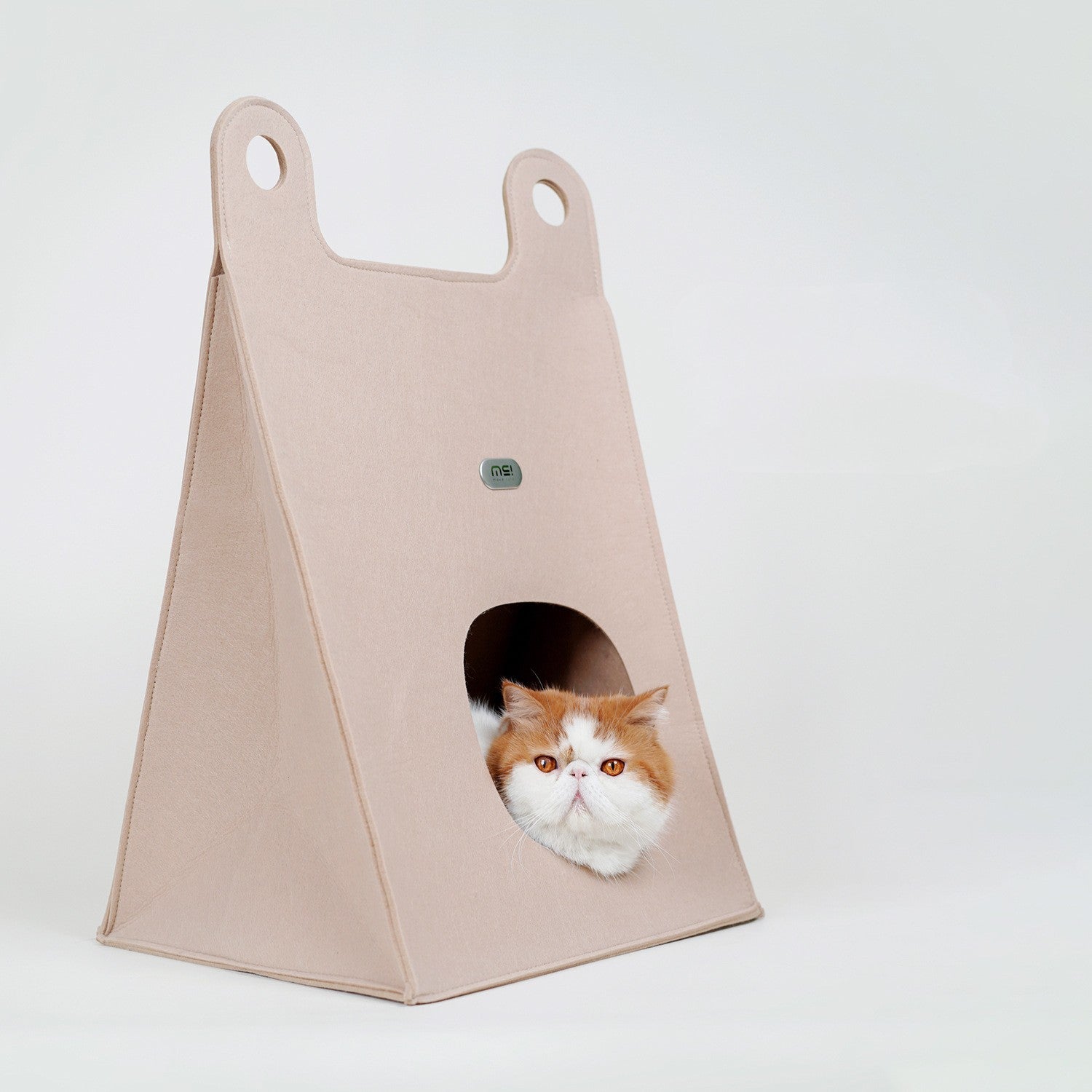 58c54aaa4723bfa2d4a7c9d5c2dbadc8Enclosed Warm All-weather Cat HouseMaterial felt corrugated paper
